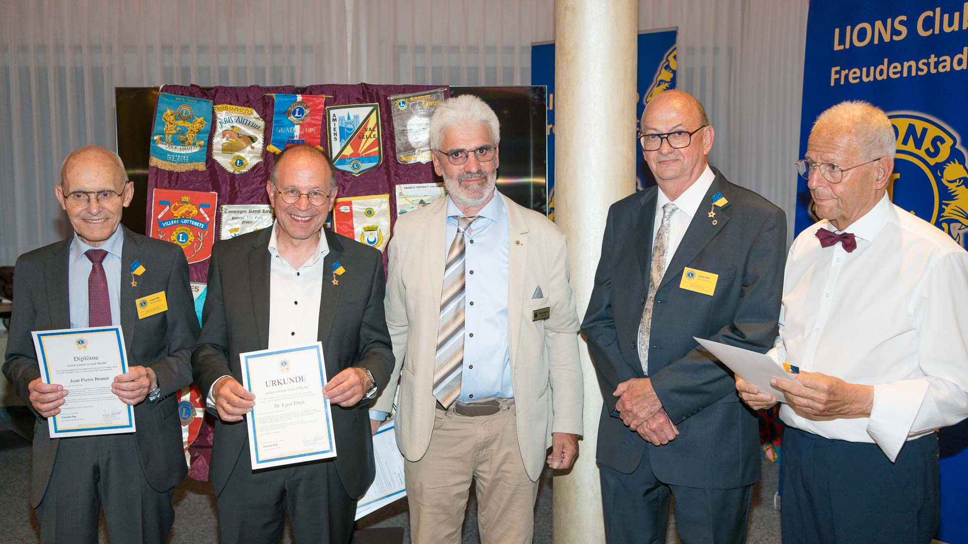 Für den außerordentlichen Einsatz für die Jumelage des Lions Club Freudenstadt mit dem Lions Club Soissons wurden geehrt: Jean Perre Brunet, Dr. Egon Ebert, Diedier Lemaitre und Dr. Kurt Deckelnick.