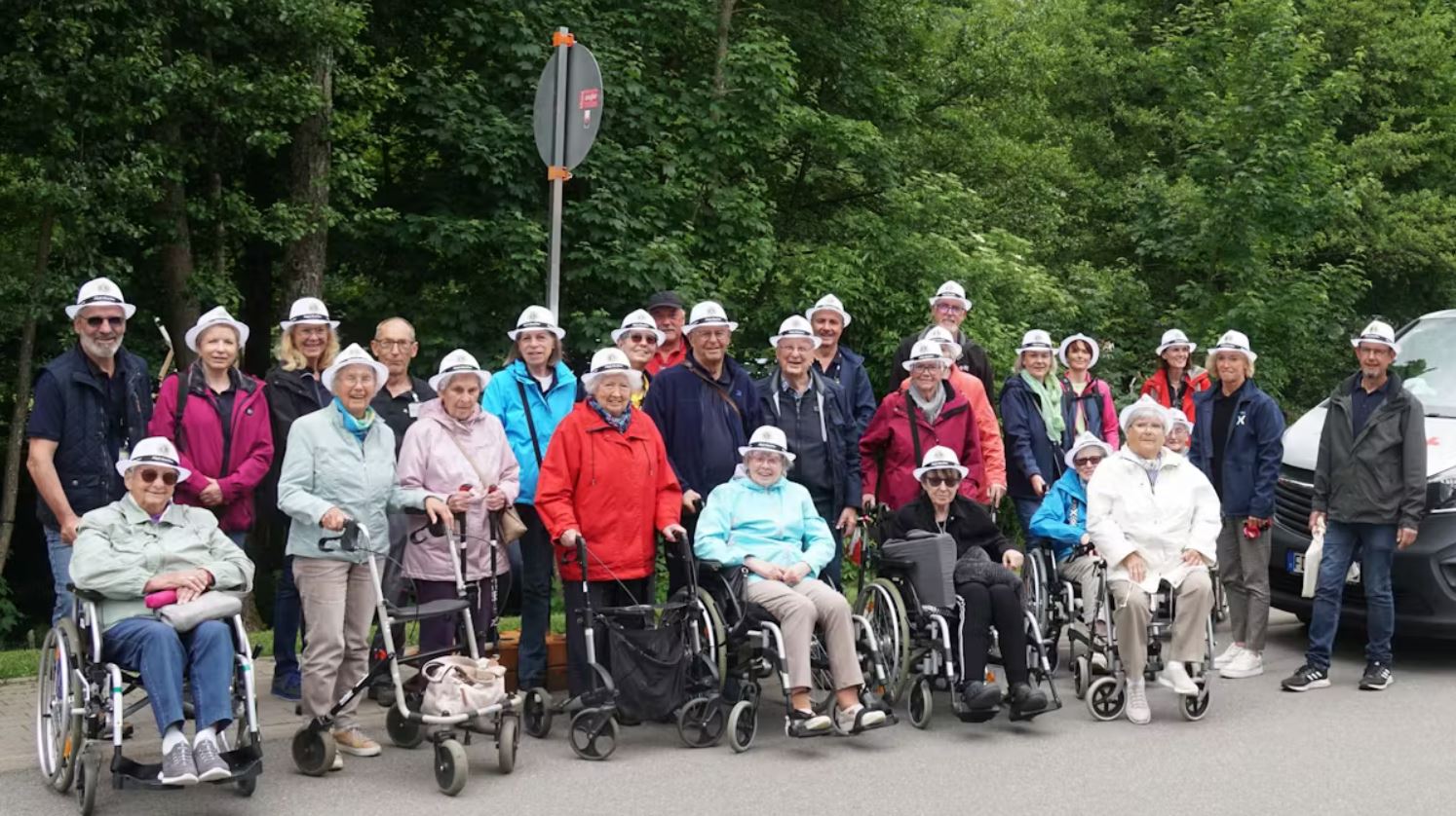 Der Lions-Club Freudenstadt und der DRK-Kreisverband ermöglichten Bewohnern der Tagespflege und Seniorenheime den Besuch der Gartenschau